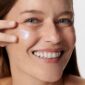 640-liftexpert-serum-model_000df6fe-1347-48ce-baf4-99cacace4768.jpg